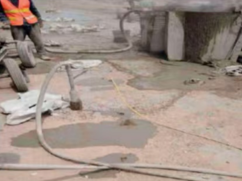 崂山水泥混凝土路面板底注浆技术 路面脱空注浆整治方案