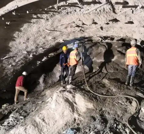 崂山拱顶带模注浆料的施工流程及注意事项